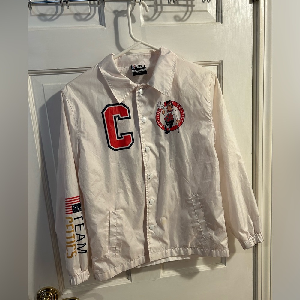Boston Celtics NBA kids white jacket, 10-12.